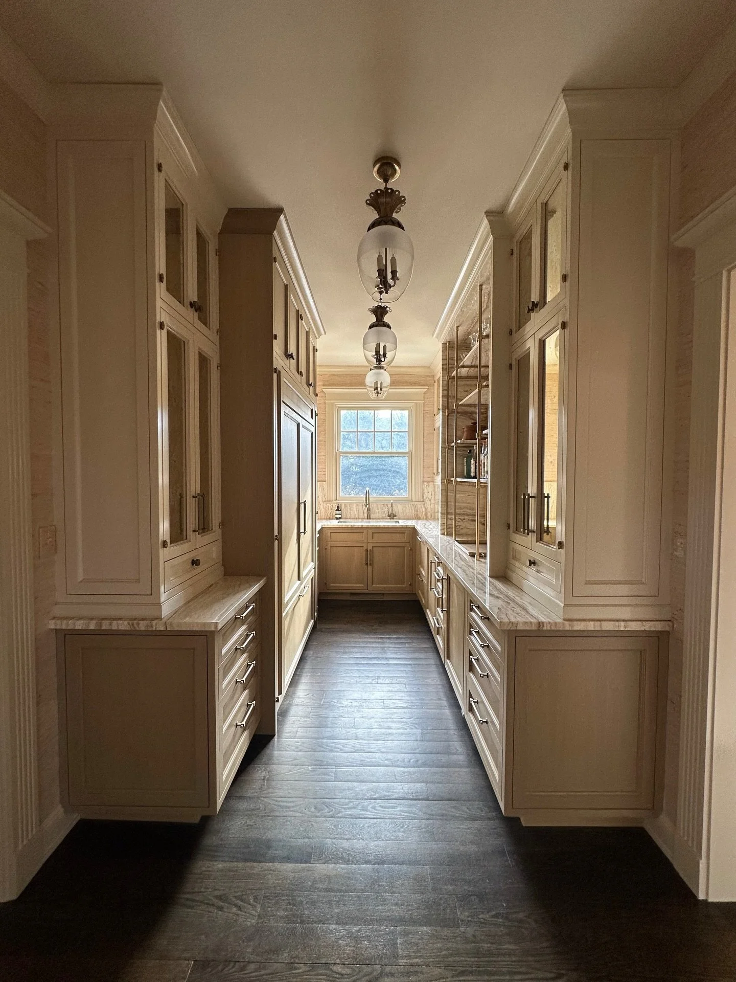 I like designing butler&rsquo;s pantries. The materials are fun. And, we&rsquo;re creating a place to store collections and entertain. #designthinking⁠
⁠
⁠
⁠
⁠
⁠
⁠
#gideonmendelson #whatdesigncando #mendelsongroup #designlife #interiorinspiration #in