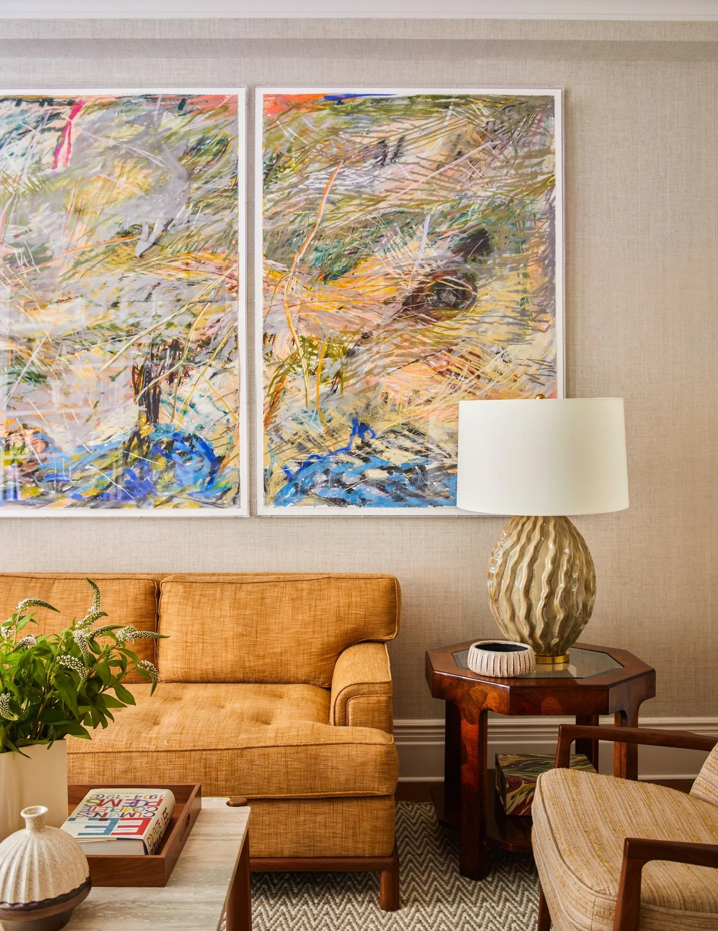 This #MadebyMendelson sofa is all about the curves - the rolled arm, the shaped stained base, and the conical legs. The design points to history but it still feels very modern. ⁠#customfurniture⁠
⁠
⁠
⁠
⁠
⁠
⁠
📷 @ericpiasecki⁠
⁠
⁠
⁠
⁠
⁠
⁠
⁠
⁠
#gideonm