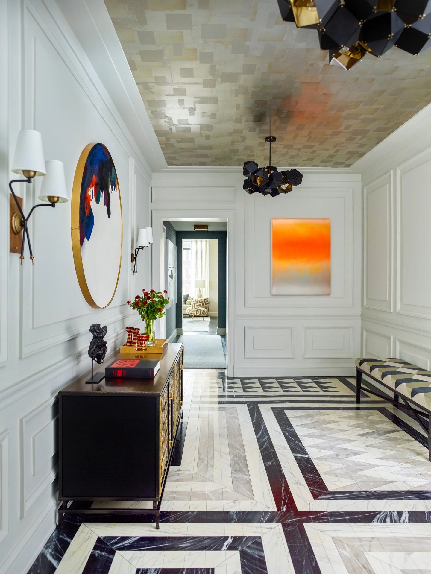 The white paneled walls are the backdrop for the graphic painted floors, art, and light fixtures in this West Village entryway. ⁠
⁠
⁠
⁠
⁠
📷 @ericpiasecki⁠
⁠
⁠
⁠
⁠
#gideonmendelson #mendelsongroup #whatdesigncando #designerdad #interiordesignnewyork 