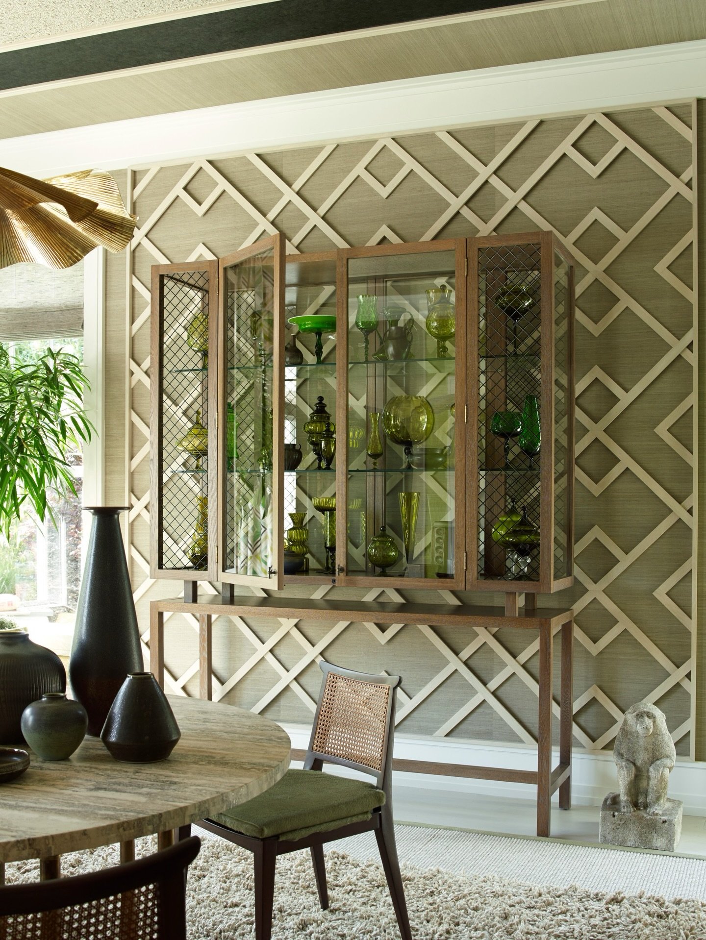 This #MadebyMendelson cabinet is perfect for your collection of Italian glass, your grandmother&rsquo;s china, or anything else that you would like to display. #customfurniture⁠
⁠
⁠
⁠
⁠
📷 @triagiovan⁠
⁠
⁠
⁠
⁠
#gideonmendelson #whatdesigncando #mende