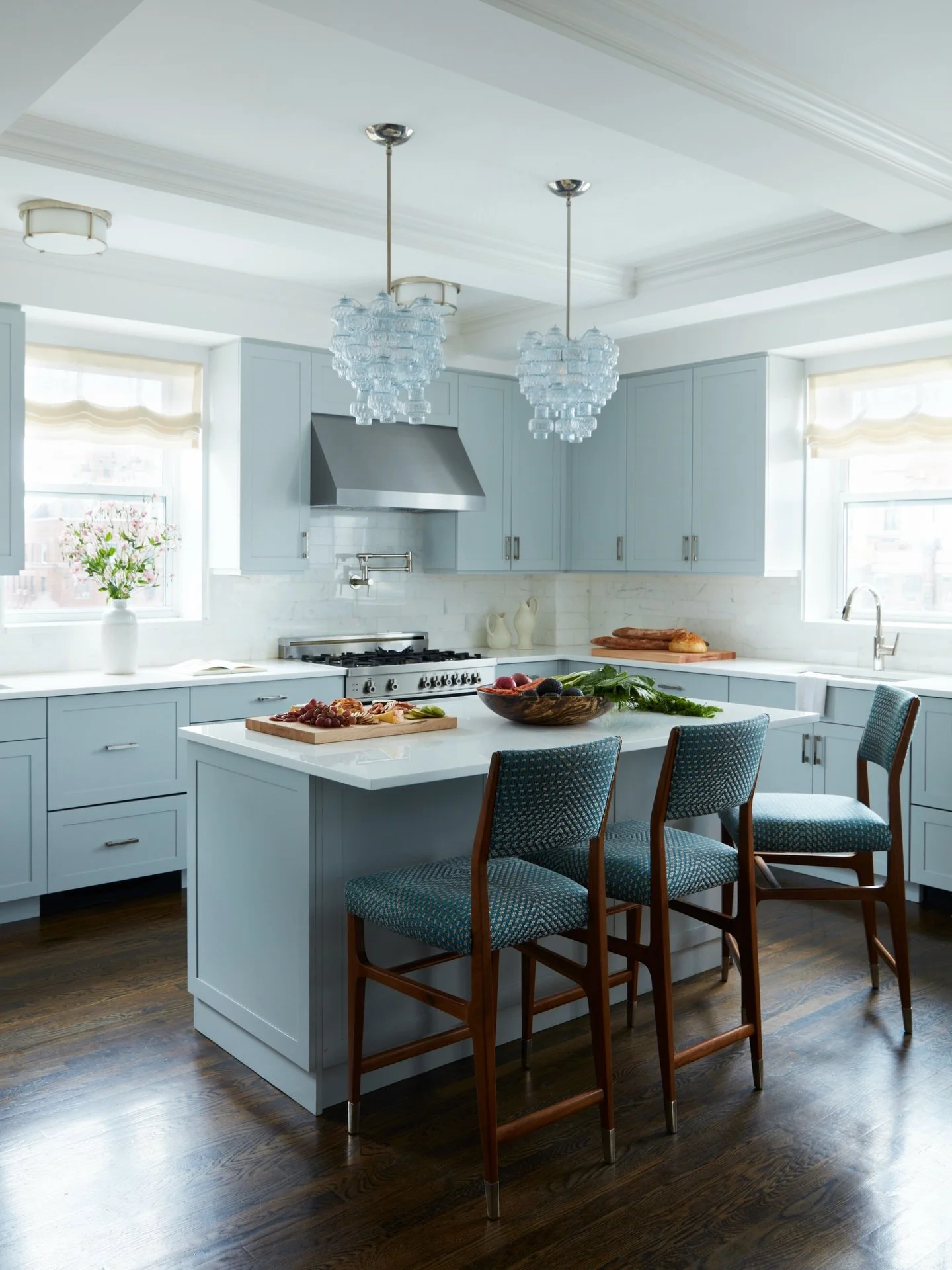 Kitchen stools aren&rsquo;t always the easiest to find. We want them to be both comfortable and great looking. Here&rsquo;s a roundup of a few project images with stools that we love. ⁠
⁠
⁠
⁠
⁠
⁠
📷 @timlenzphoto and @ericpiasecki⁠
⁠
⁠
⁠
⁠
⁠
⁠
⁠
#men