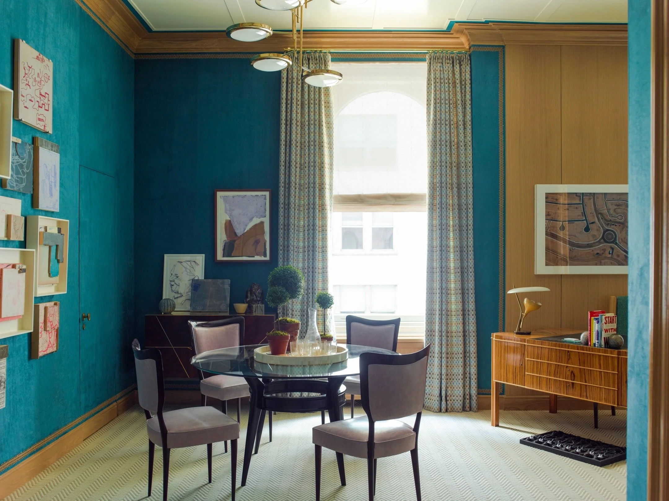 We wanted this space to feel elevated and sophisticated. We emphasized the verticality of the room with drapes and oak paneling to create a grand sense of scale. ⁠
⁠
⁠
⁠
⁠
⁠
⁠
📷 @ericpiasecki⁠
⁠
⁠
⁠
⁠
⁠
⁠
#gideonmendelson #whatdesigncando #mendelson