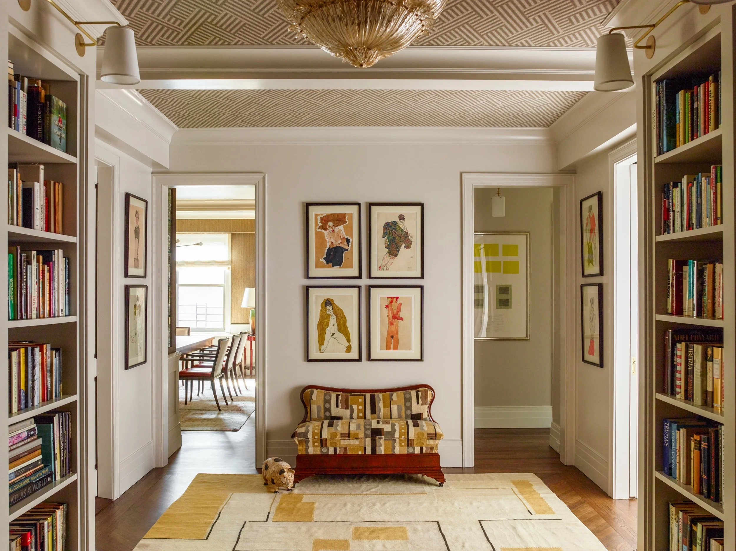 The entry in this Park Slope classic pre-war co-op does double duty as a library. ⁠
⁠
⁠
⁠
⁠
⁠
⁠
📷 @ericpiasecki⁠
⁠
⁠
⁠
⁠
⁠
⁠
#gideonmendelson ⁠
#mendelsongroup ⁠
#whatdesigncando ⁠
#nydesigner⁠ ⁠
#brooklyndesigner⁠
⁠