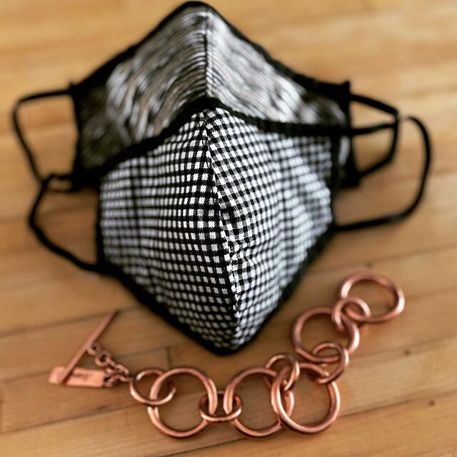 Retail therapy is a great way to  support Black-owned businesses and engage in self-care! Got these copper infused masks and this incredible bracelet from @simitrethehealingarts and I love them! Please check out his page and show him some love. We ne
