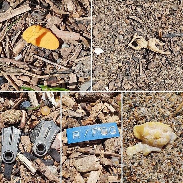 Fave finds from the weekend
Cute tiny flipflop
Toy soldier
Two black lego lost at sea flippers
R Fog label (Dymo tape) 
Troll doll
.
#losttoys
#2minutebeachclean #plasticpollution #trashbeforetreasure#marinedebris #foundonacornishbeach #savingplastic