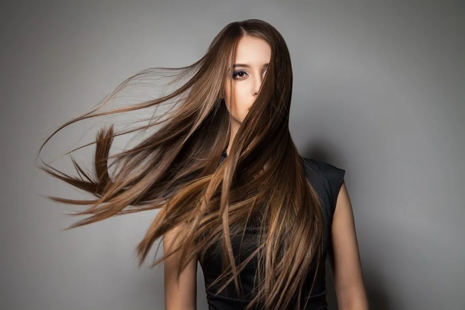 Brunette-model-with-windy-hair.jpg