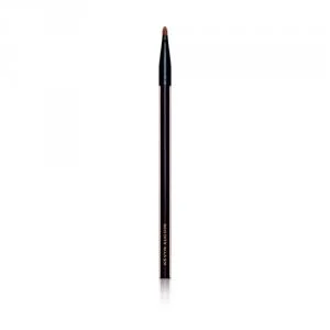Concealer Brush To hide blemishes and discolorations, you need a concealer brush that allows for both accuracy and the right amount of coverage. A brush with a precise pointed tip lets you target any flaw with ease. Combined with the right concealer, you’ll be on your way to gorgeous, smooth skin in no time. Try: Kevyn Aucoin The Concealer Brush Note: This brush is meant for very precise application of concealer. For concealing larger blemishes or discolorations, try Mineral Essence Concealer Brush.