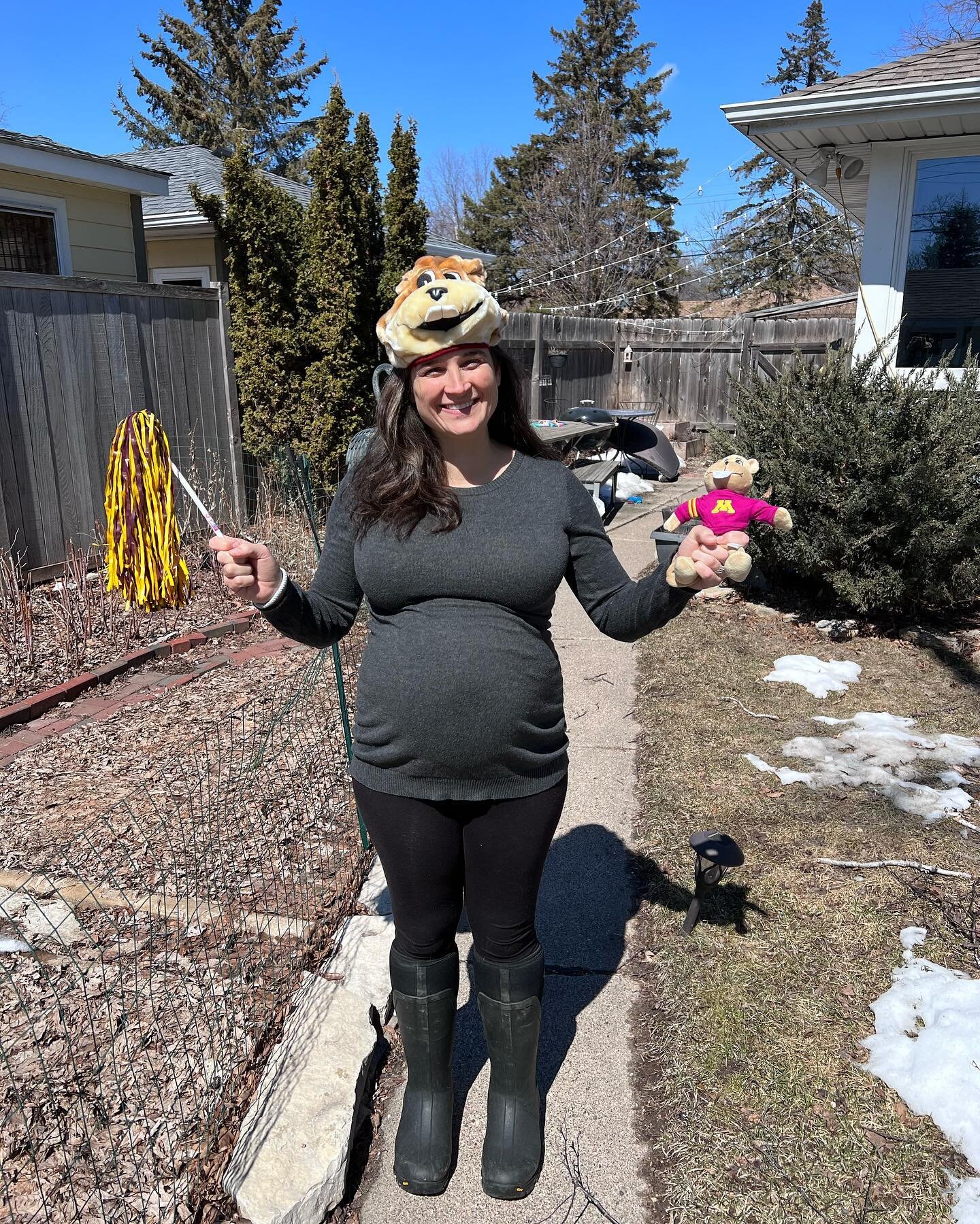 Defended my PhD before this baby popped out of my womb! Officially Dr. Warren!!! 🤓🤰🏻#phd #communicationstudies #umn #pregnant #sopregnant