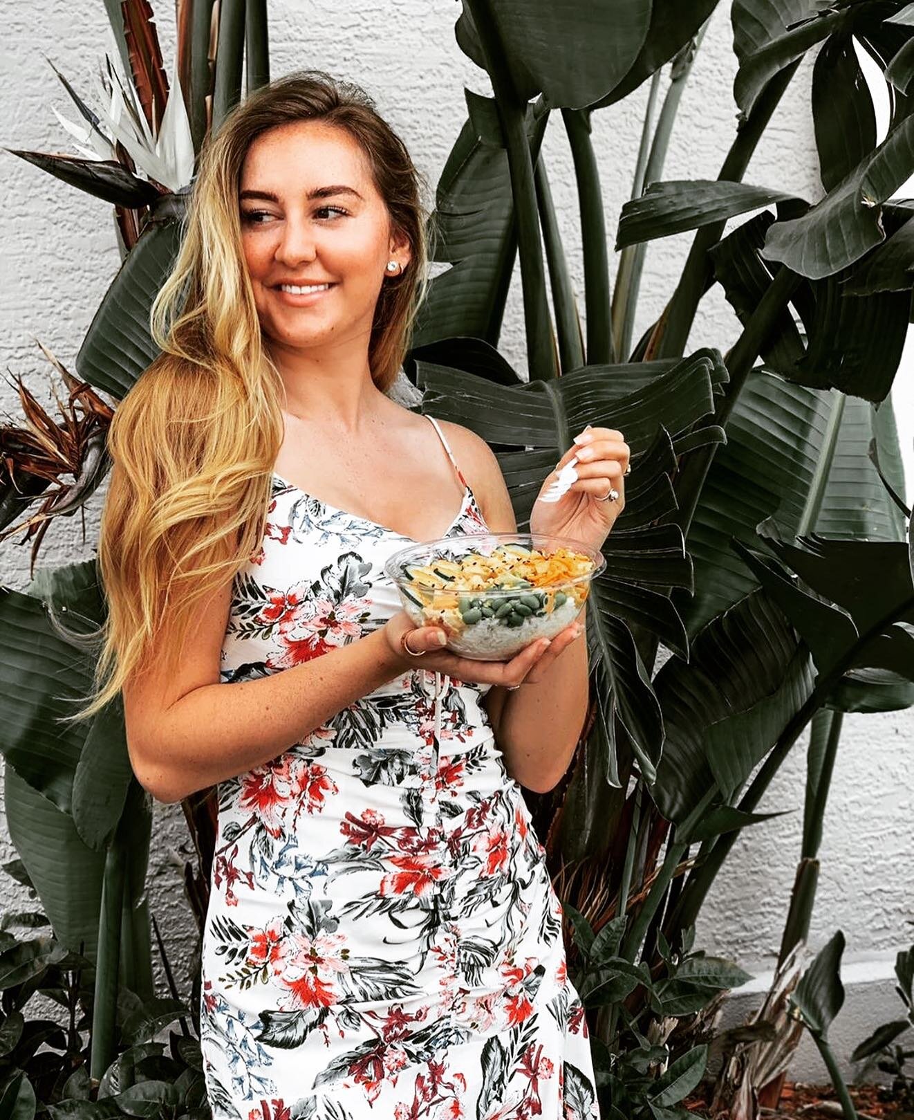 Earth Day 🌎! Our friend Gab enjoying her fresh Pokē served in our @ecoproducts renewable and compostable bowl. 
#earthday #loveearth #happyearthday🌎 .....
📸: @the_gadabout_gab