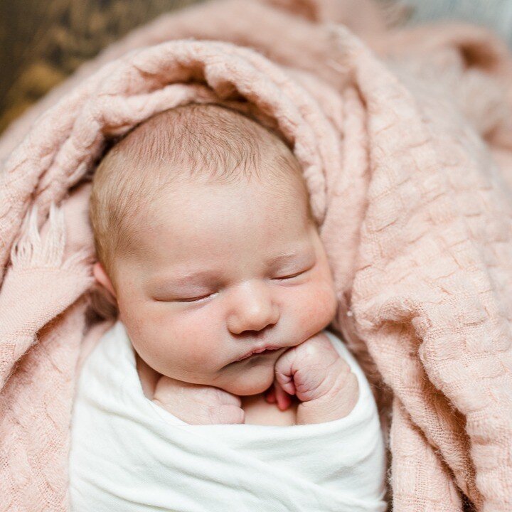 Sweet cheeks ❤️ During the initial emails back and forth between newborn clients and myself one of the most frequently asked questions is whether I will photograph just the baby in the cute fancy wraps. The answer is yes and no :) I will definitely p