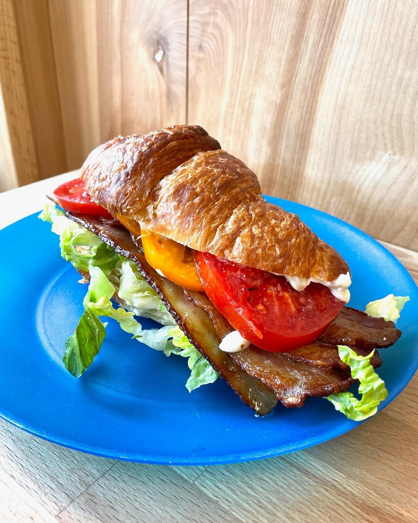 We can think of a whole buncha ways to use summertime tomatoes 🍅 But a BLT seems like a pretty good idea!