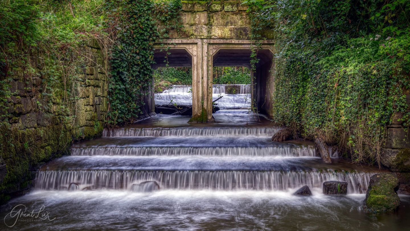 Concrete Cascades

#concretecascades #waterfallsofinstagram #waterfallhunting #waterfall_lover #longexposure #capturingbritain #reflectionsmag #gloriousbritain #jessopsmoment #appicoftheweek #excellent_nature #photooftheday #dcwow #shotbyyou #southyo