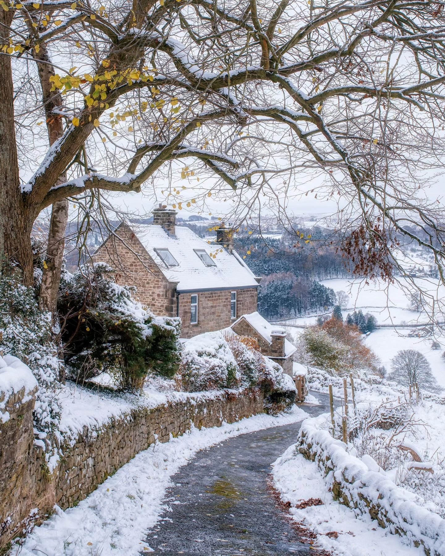 A snowy scene
It was great to get out into the Peak and bag a few wintery photos to add to the collection
#winterwonderland #capturingbritain #uk_greatshots #uniquedistrict #lovegreatbritain #reflectionsmag #gloriousbritain #jessopsmoment #appicoft