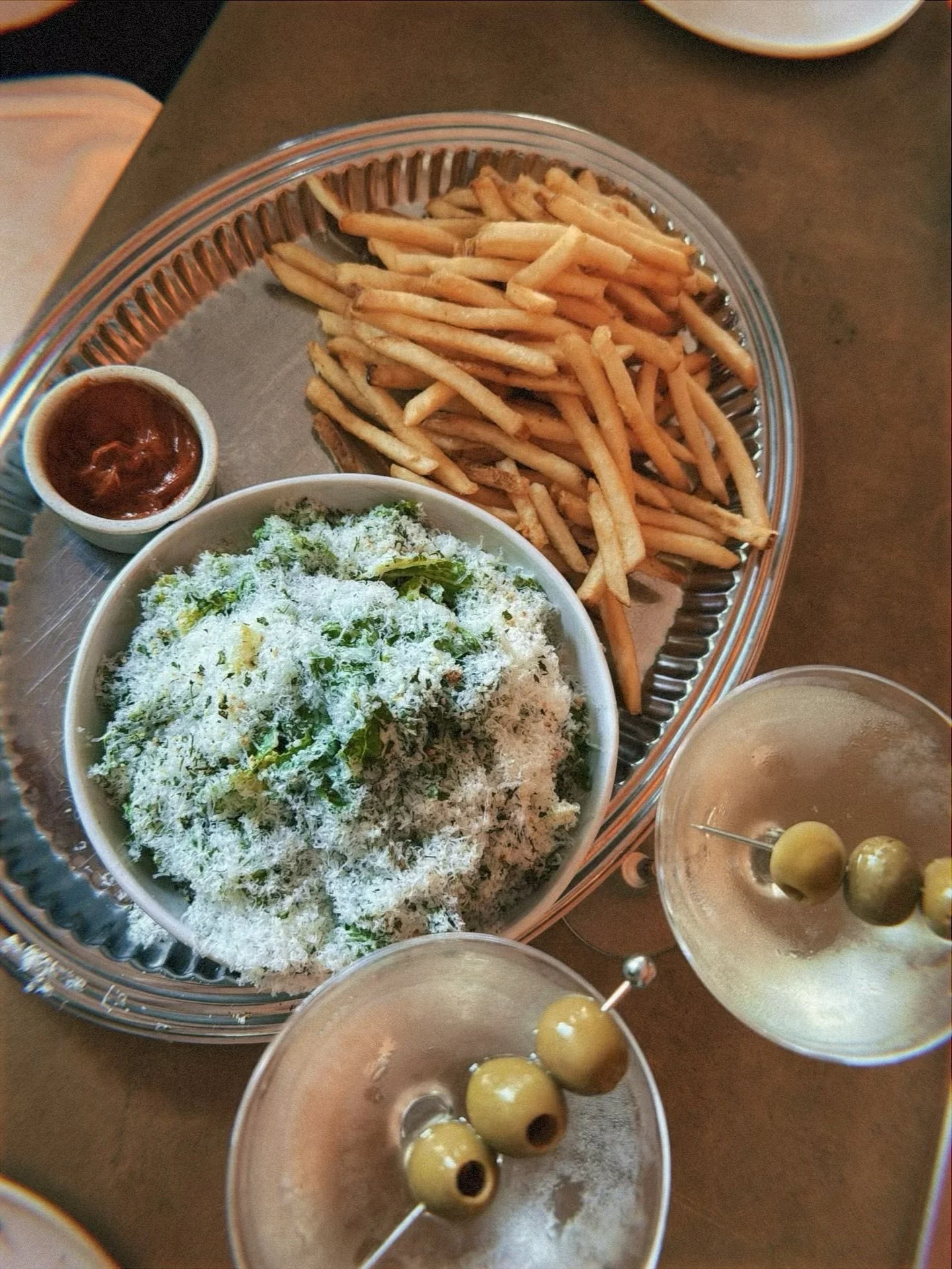 ✨ July/August '25 Top 10 Favs ✨ 

*in no particular order!

&bull; Room Service (caesar salad, fries, 2x dirty martinis) from @predalinawaterstreet (HH only) 🍸 
&bull; Kale Caesar Wrap add buffalo chicken and avocado from @graze_1910 🥑 
&bull; The 