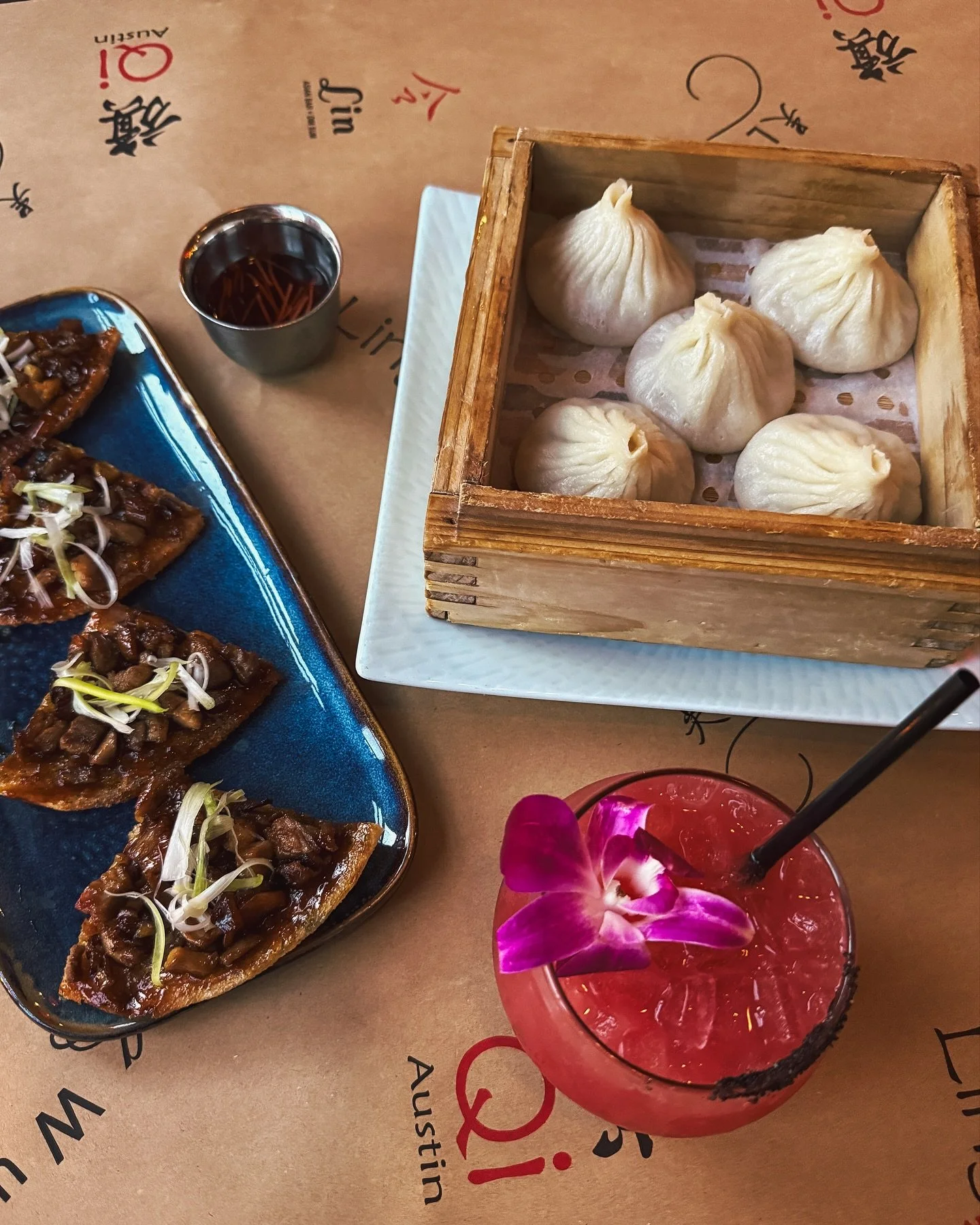 Thanks for the good eats Austin ✌️

@linasianbar 
@la_barbecue 
@redashitalia 
@urokonotonari 
@garagetx 
@cm_smokehouse 
@via313pizza 
@tacodeli 
@noblejoecoffee 

For those of you that don't know, I lived in Austin from 2017-2019 and this was my fi