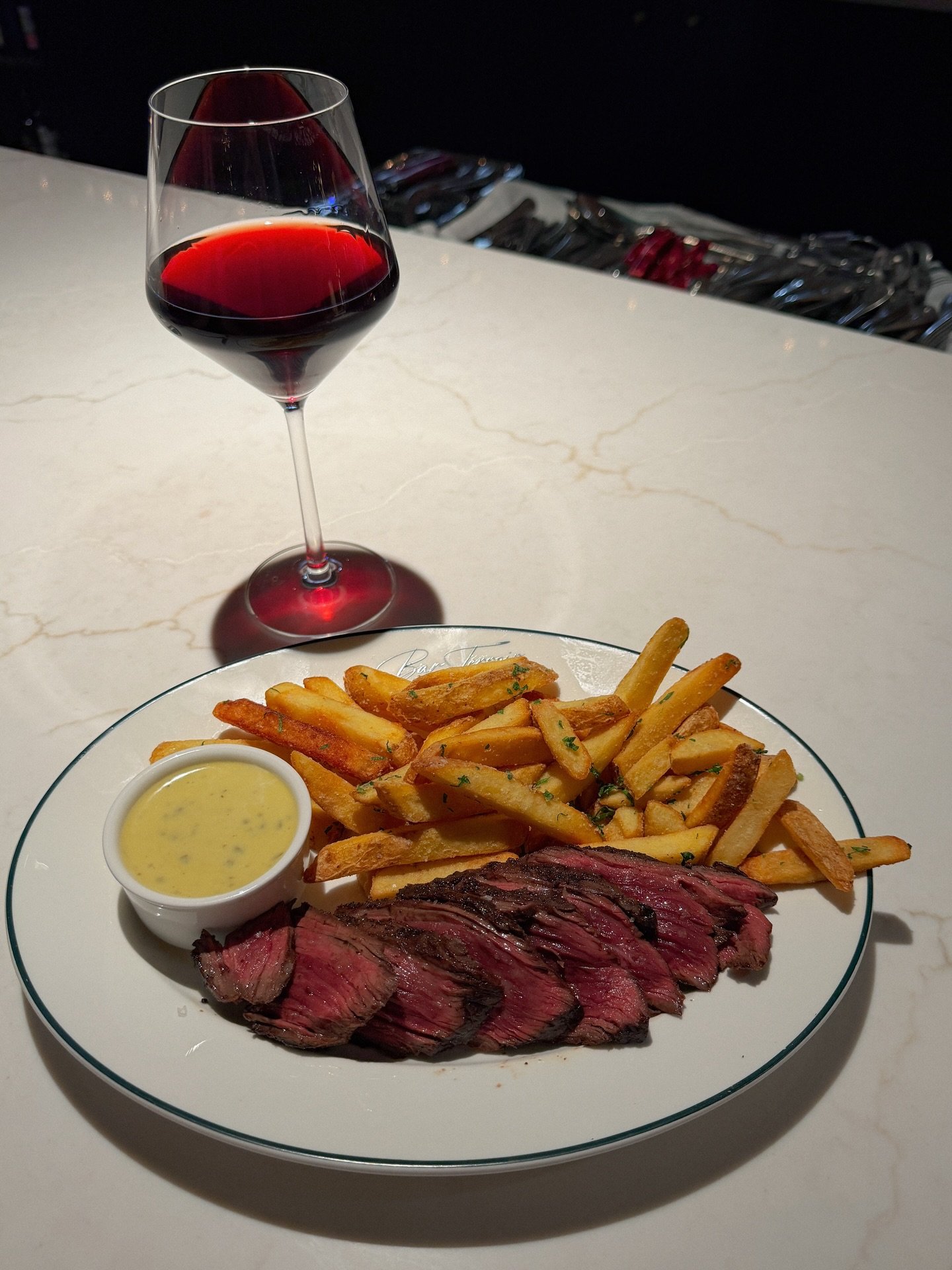 I'm pretty much always craving Steak Frites and the one from @barterroir has become one of my favs - prime hanger steak, beef tallow fries and b&eacute;arnaise 🥩 

I'm also a big fan of their French Onion Soup and on my most recent visit I tried the