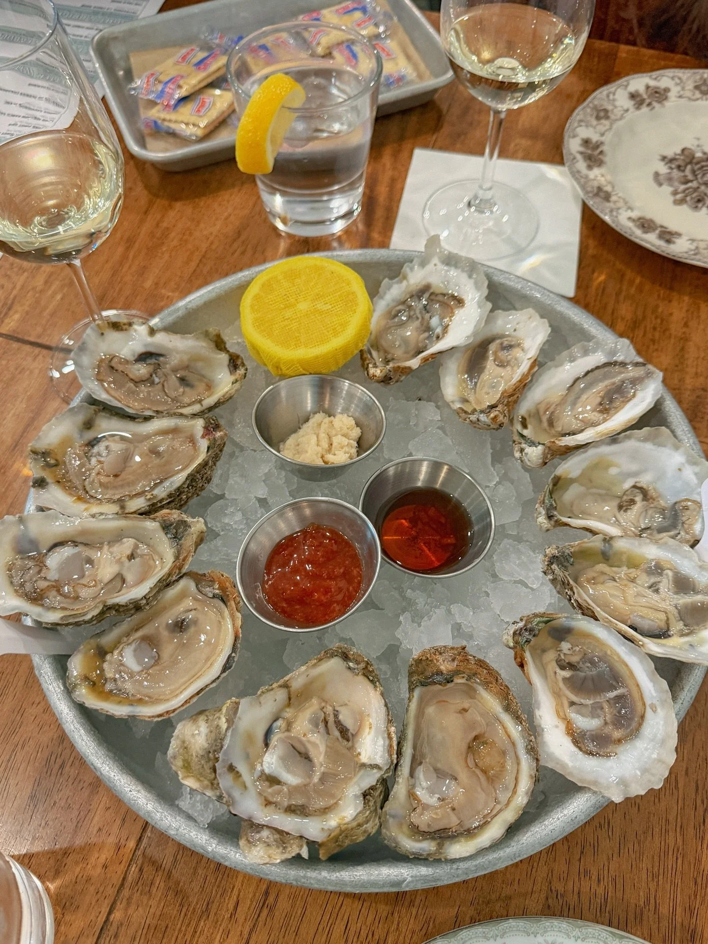 Closing out 2025 at @thetidesmarket! 🦪 

&bull; Dollar Oysters (available 7 days a week from 4pm - 7pm)
&bull; Crawfish Arancini
&bull; Tuna Tartare 
&bull; Blackened Yellowtail Snapper
&bull; Fried Oyster Po'boy
&bull; Tuna Fish Bowl 

#thisbabeeat