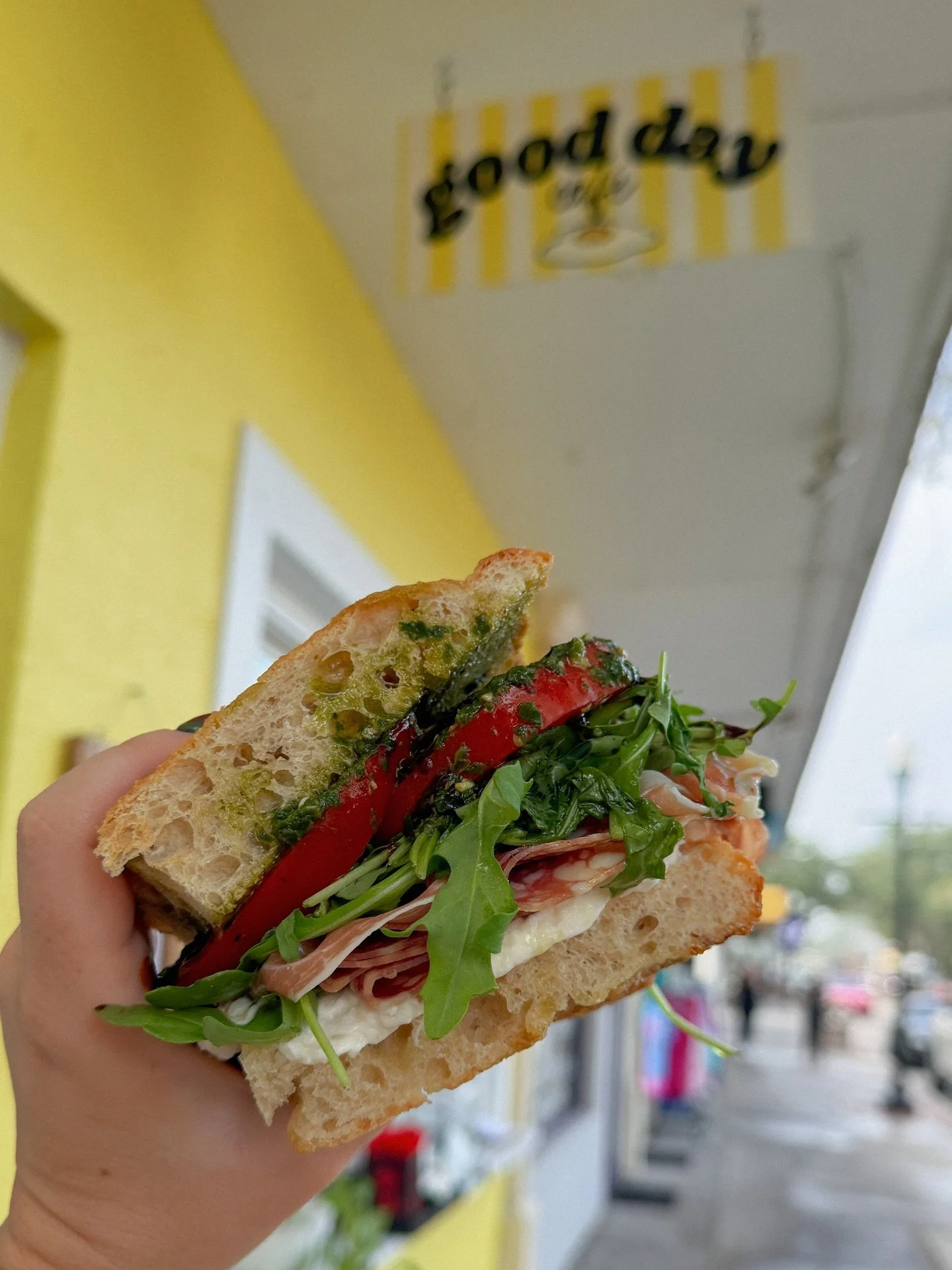 Finally had a chance to check out @eatgooddaycafe in Safety Harbor! This chef-driven cafe opened a few months ago and features an adorable walk-up window and seasonally curated menu for breakfast and lunch ☀️ 

I was reallllyyyy looking forward to tr