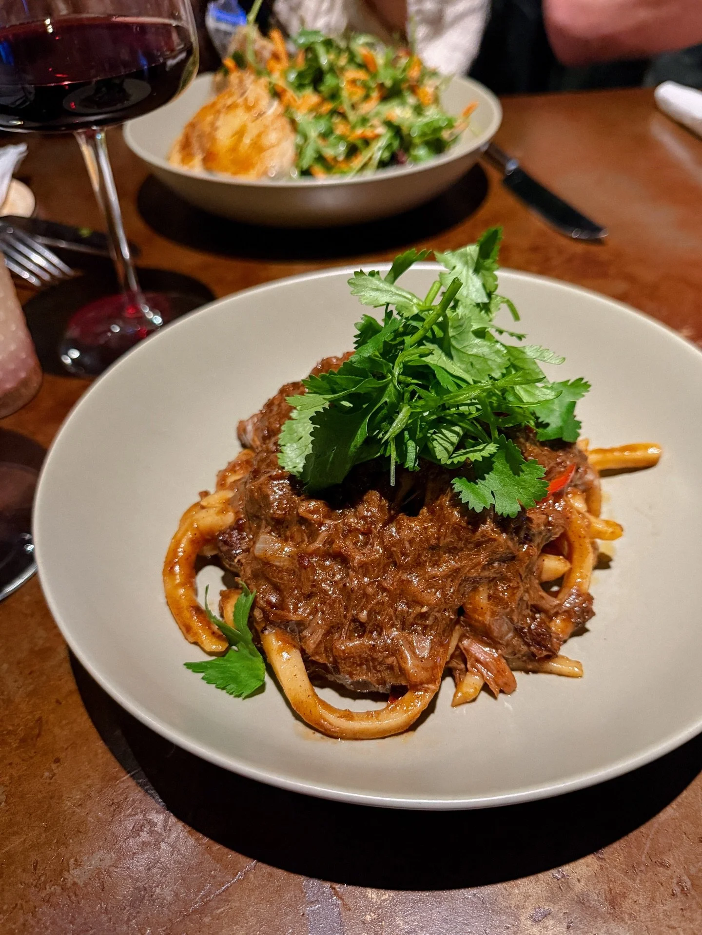 Last week I had friends visiting and we decided to head to @districtsouthtampa for dinner - one of my go-to spots. It&rsquo;s casual and laid-back, but the food and drinks are exceptionally good🍸

I always like to start with the Shishito Peppers (my