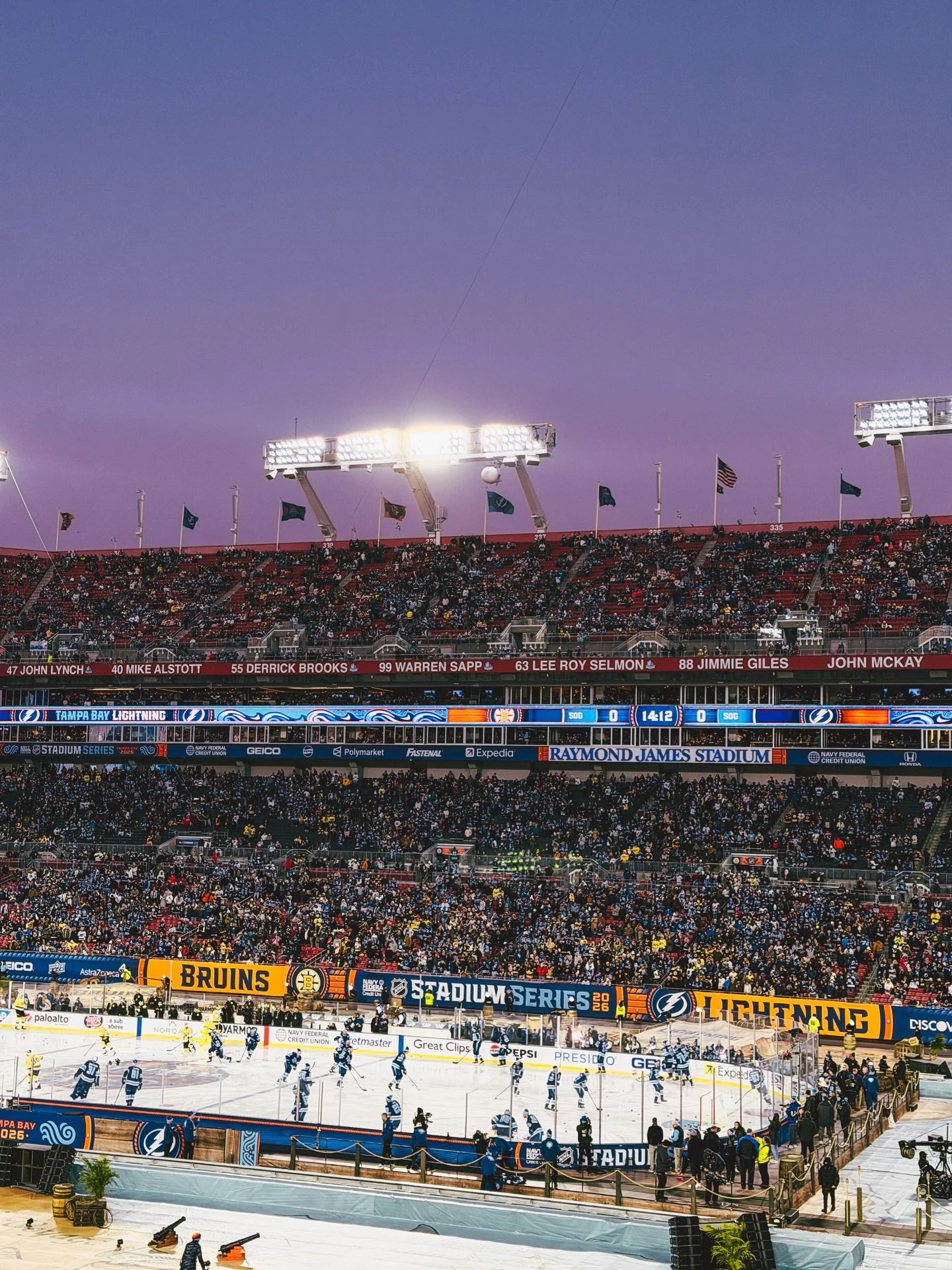 GOALIE FIGHT AND A @tblightning WIN ⚡️

Couldn't have asked for a better Stadium Series! 

#gobolts #tblightning #tampabay #stadiumseries