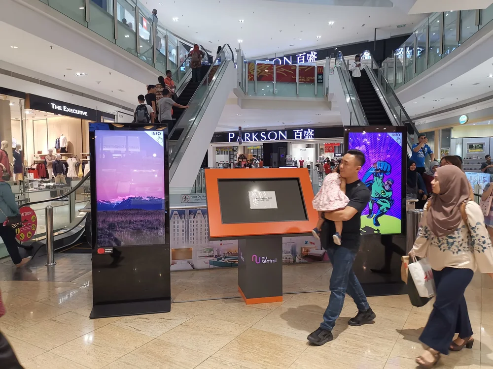 Indoor Advertising Network Lantern Media Digital Mall Advertising