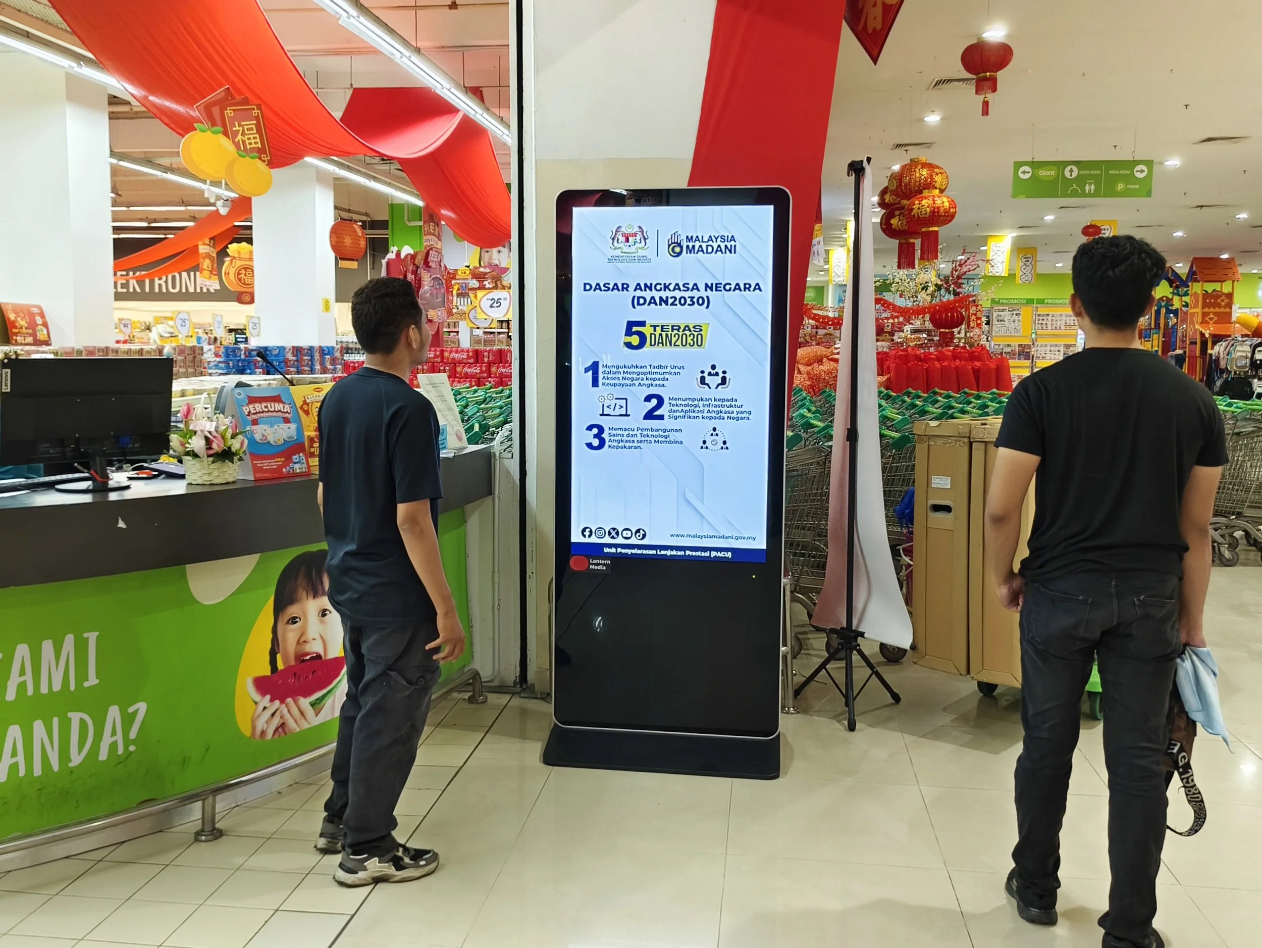 Giant Nilai 1.jpg