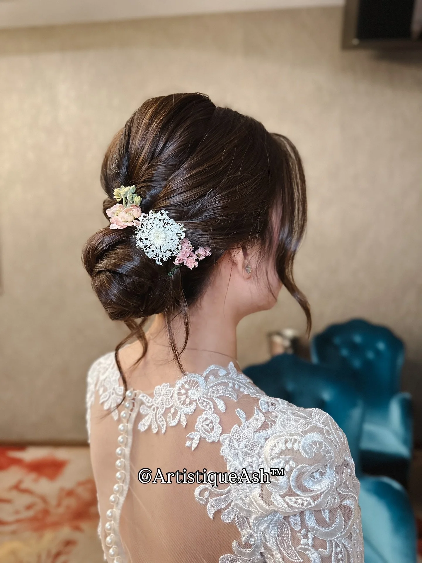 Beautiful couple Bride Karmen &amp; Stanley!💫
Tousled low updo looks so good on her, don&rsquo;t you think!?🤩 
Easily one of my personal favorite looks! 
💄 @artistiqueash 
.
.
#ArtistiqueAsh #airbrushmakeup #airbrushmakeupartist #nofilter #airbrus