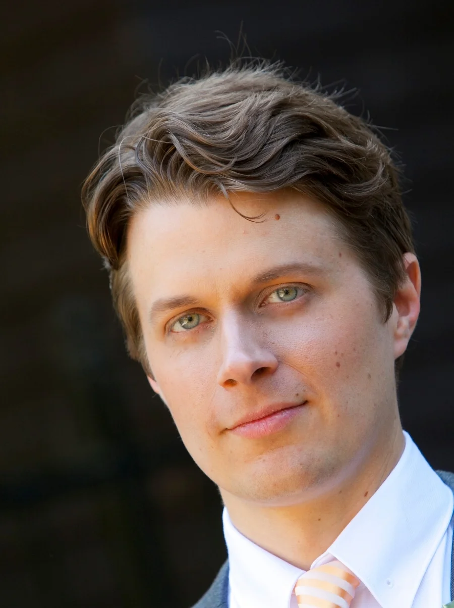 noah_headshot new.jpg