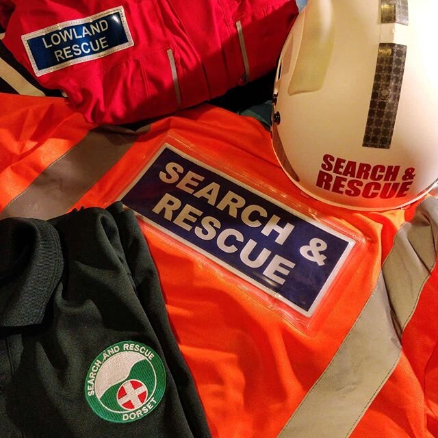 Christmas has come early! Or really late. All kitted out and now feeling like a proper member of the team and ready for action. But hopefully there is very little action.
@dorset_search_and_rescue 
#DorSAR #DorsetSearchAndRescue #SearchAndRescue #Low