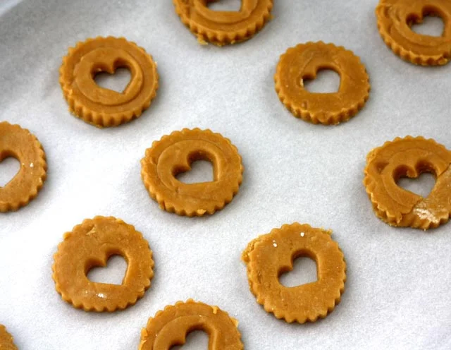 linzerheartcookies.jpg