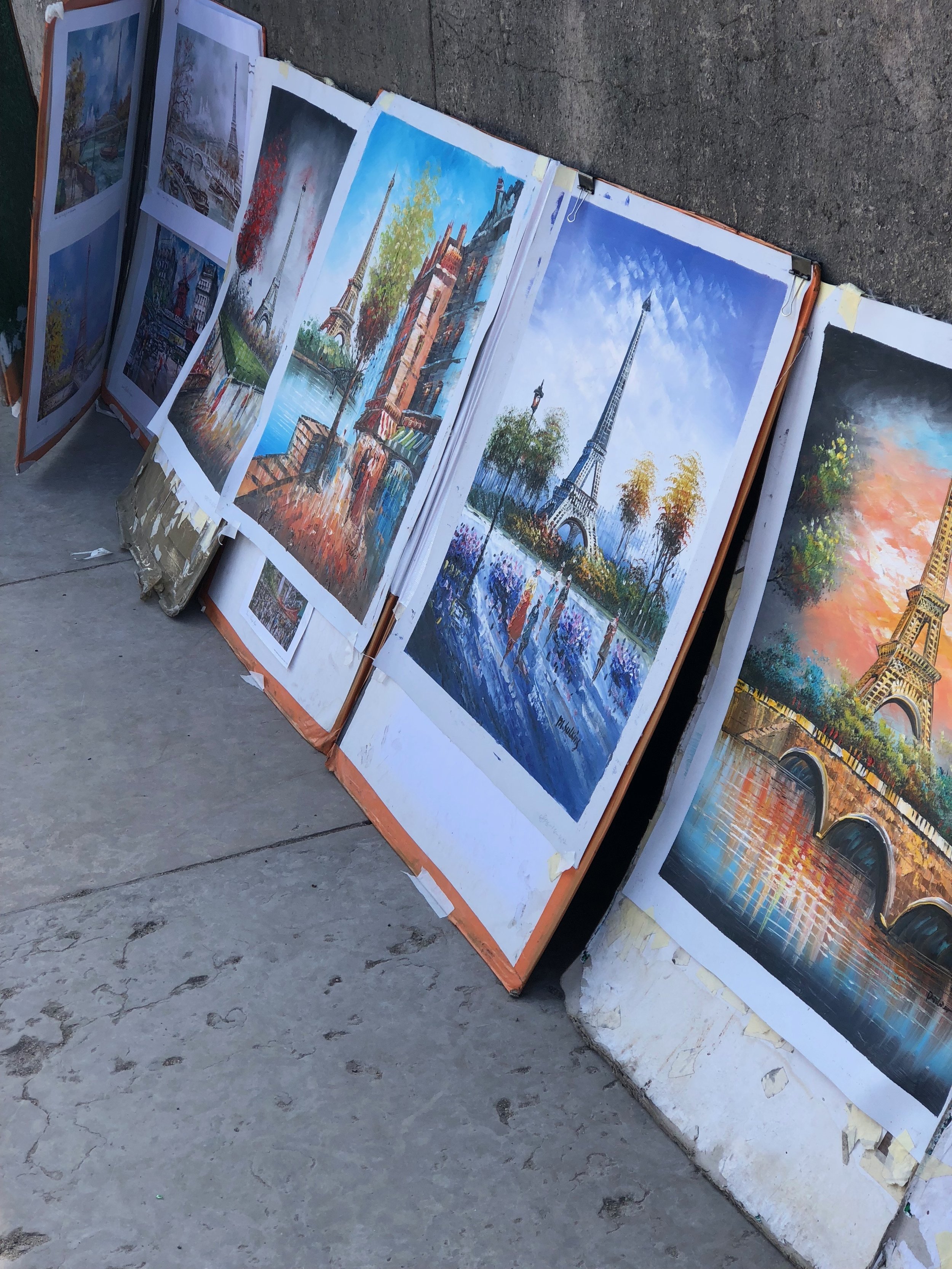 How to travel to Paris on a budget