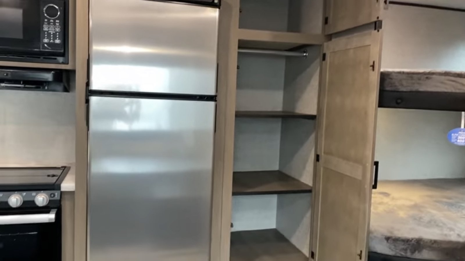 Jacyo 267BHS - pantry-closet