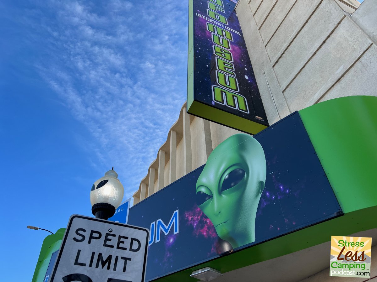 Roswell UFO museum and street light