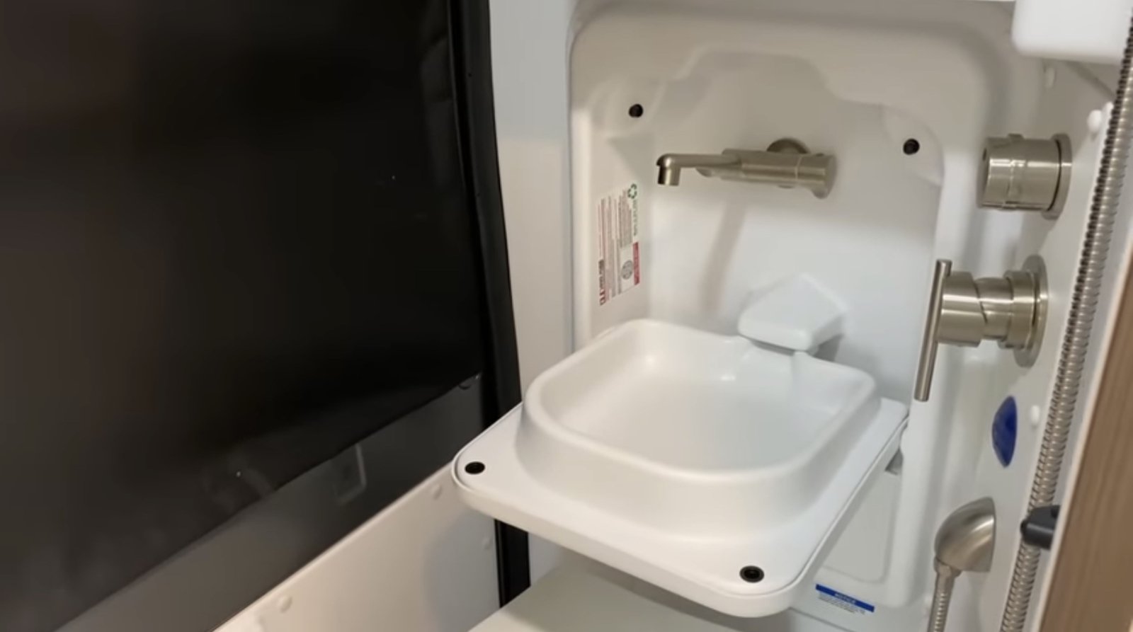 Jayco Swift 20T - bathroom sink.jpg