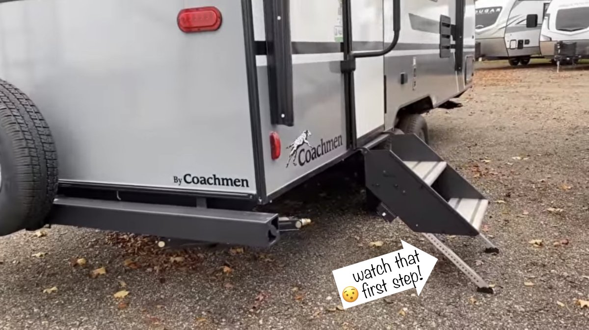 Coachmen Apex Nano 213RDS - high step