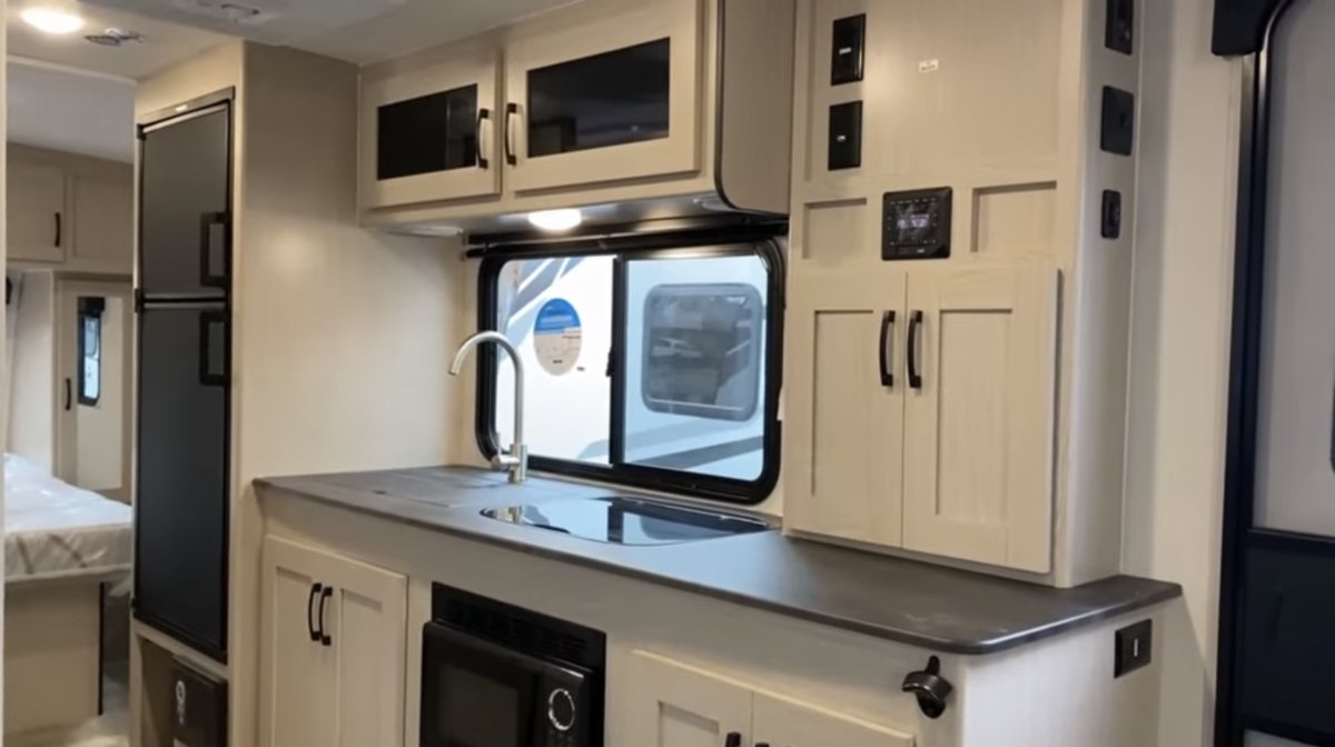 Coachmen Apex Nano 213RDS - 