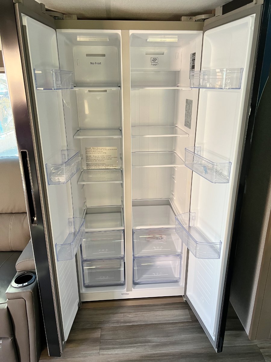 GD260 fridge open
