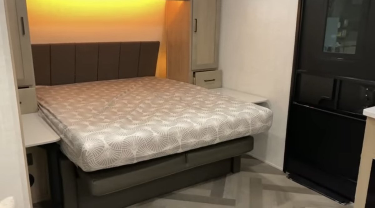 Ember RV 21MRK - bedroom