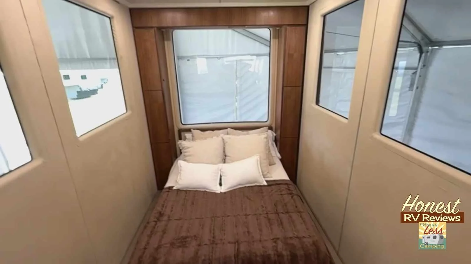 A second 8 foot slide opens up to reveal the rear bedroom in the AI-THd.jpg