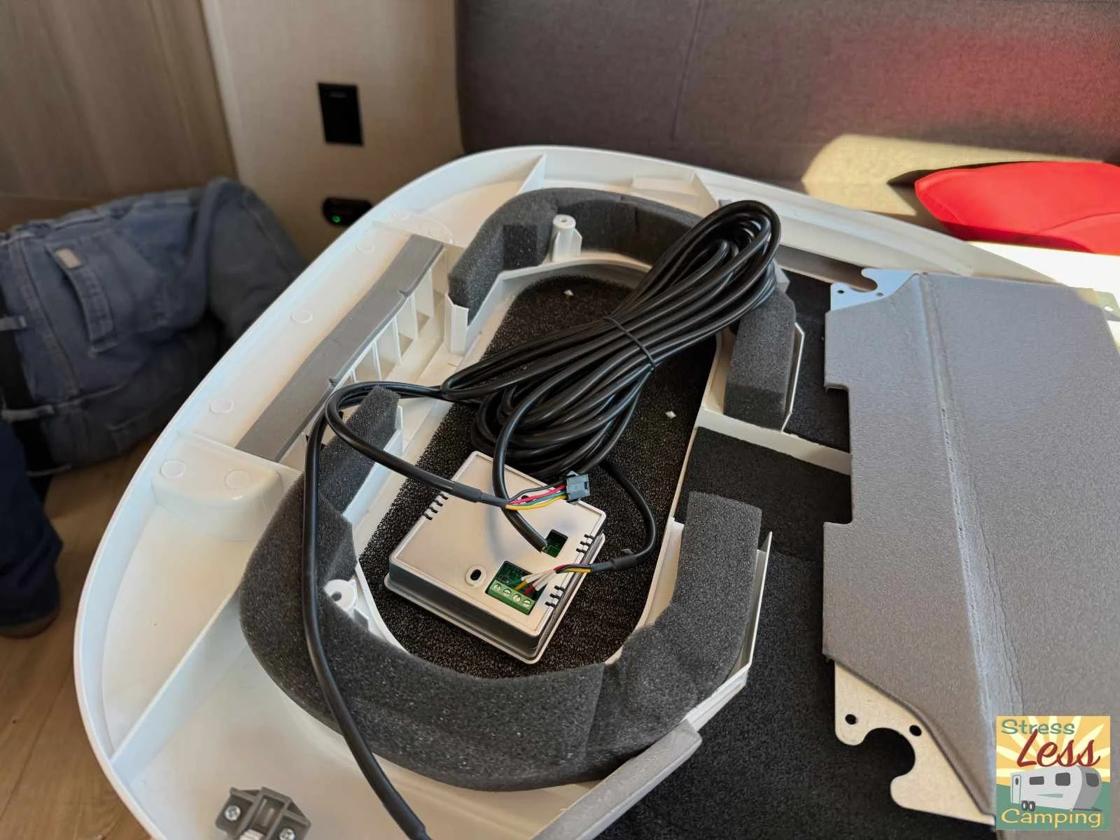Four wires connect the Everest to the thermostat.jpg
