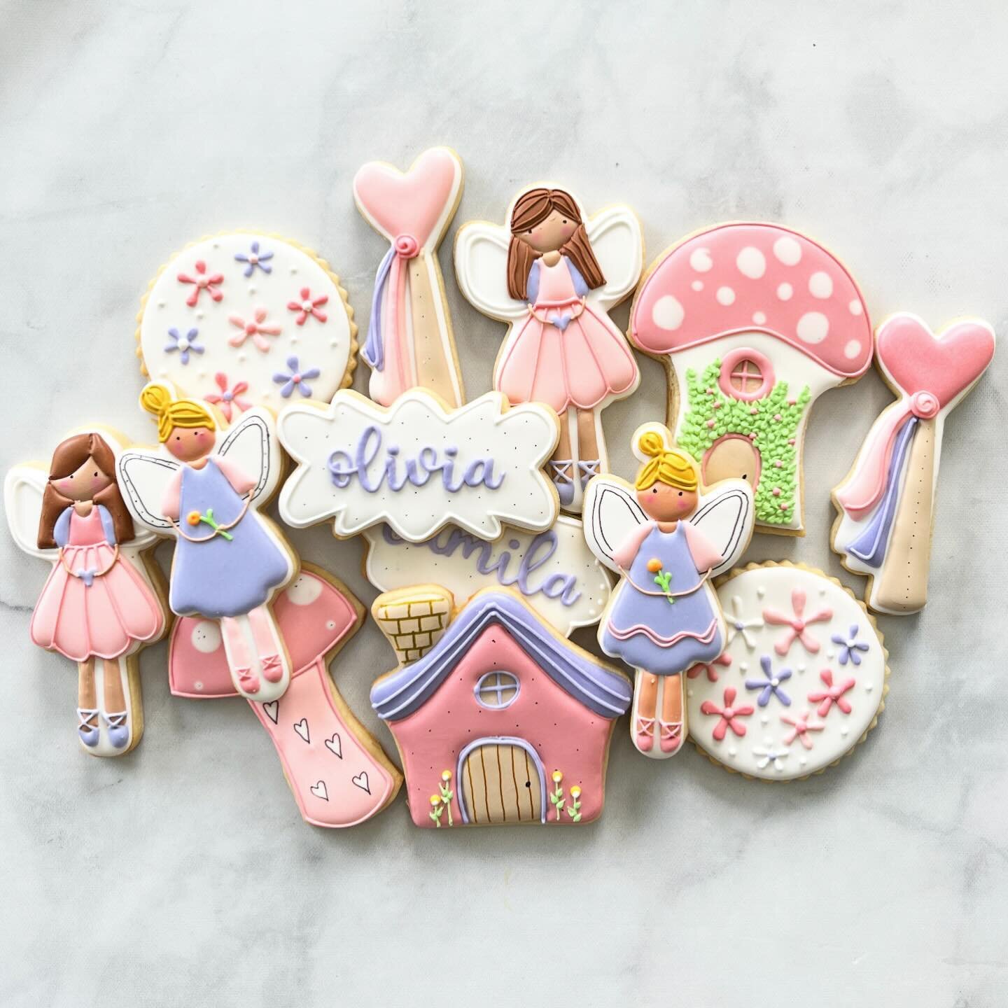 Almost time to pull out my fairy garden, so I thought I&rsquo;d start with cookies. 🧚 🍄 🏠🧚&zwj;♀️

#fairygardencookies 
#oregoncookier
 #decoratedcookies #americolorgel #decoratedsugarcookies #royalicing #cookieart #sugarcookies #partyfavors #cus