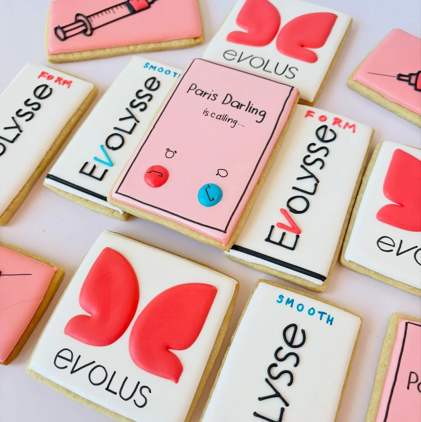 Paris Darling&hellip;.seriously it&rsquo;s her real name and she&rsquo;s just darling☺️

#oregoncookier
 #decoratedcookies #decoratedsugarcookies #royalicing #cookieart #sugarcookies #partyfavorcookies #customcookies #cookiesofinstagram #cookiegram #
