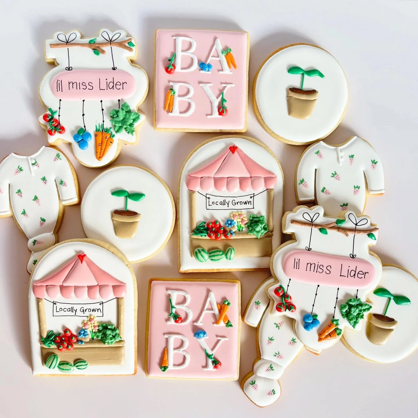 Waiting on &lsquo;lil miss lider&rsquo; to make her entrance 🎀🩷🦩👶🏼

#oregoncookier #locallygrownbabyshower 
 #decoratedcookies #decoratedsugarcookies #royalicing #cookieart #sugarcookies #partyfavorcookies #customcookies #cookiesofinstagram #coo