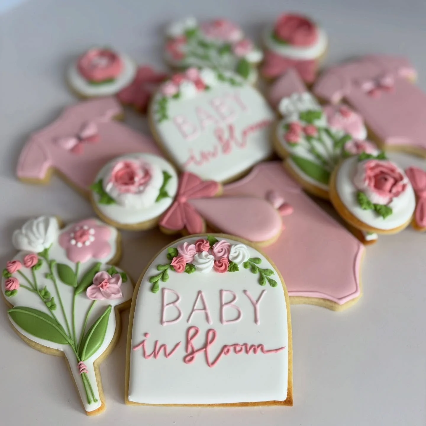 Baby in Bloom 👶🏼🩷🤍🫶🏻

#oregoncookier
 #decoratedcookies #decoratedsugarcookies #royalicing #cookieart #sugarcookies #partyfavorcookies #customcookies #cookiesofinstagram #cookiegram #instacookie #portlandcookiemaker #portlandcookies #madeinoreg