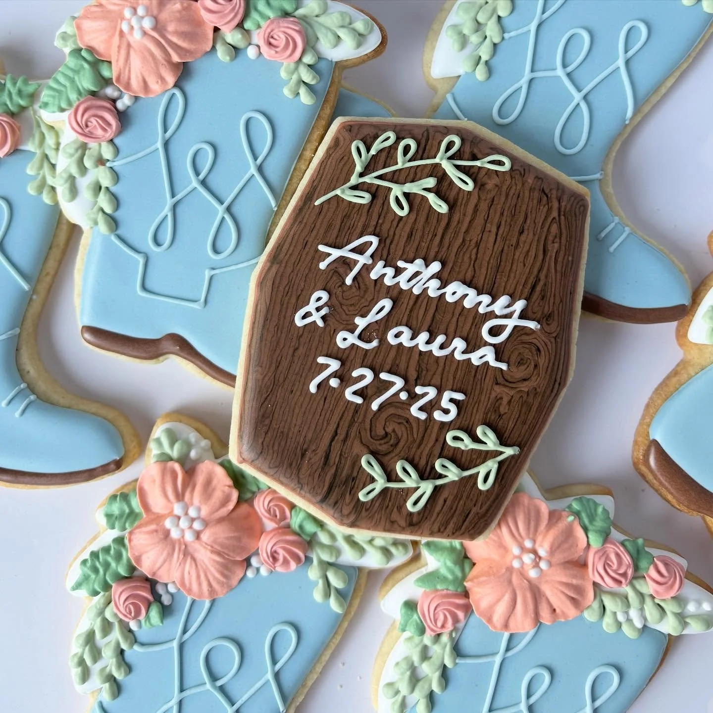 Congrats Anthony and Laura!
👢💍😍

#oregoncookier
 #decoratedcookies #decoratedsugarcookies #royalicing #cookieart #sugarcookies #partyfavorcookies #customcookies #cookiesofinstagram #cookiegram #instacookie #portlandcookiemaker #portlandcookies #ma