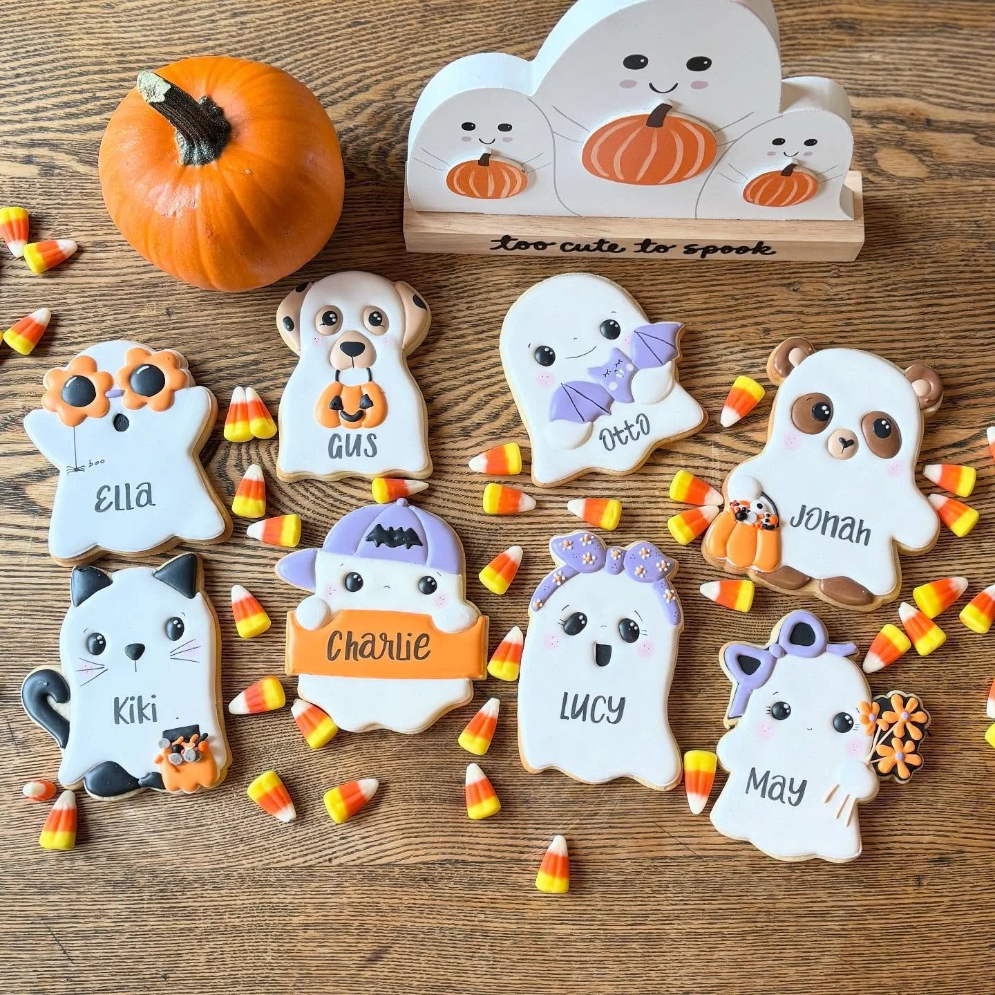 Time to order your Halloween cookies!
Order now, pick up 10/29 or 10/30

Store open on my website, link in bio. 

#oregoncookier
 #decoratedcookies #decoratedsugarcookies #royalicing #cookieart #sugarcookies #partyfavorcookies #customcookies #cookies