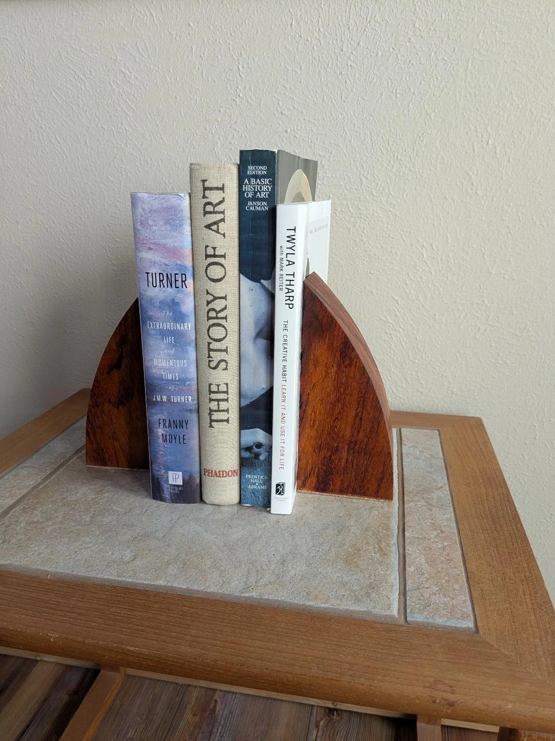 Ogive pair with books.jfif