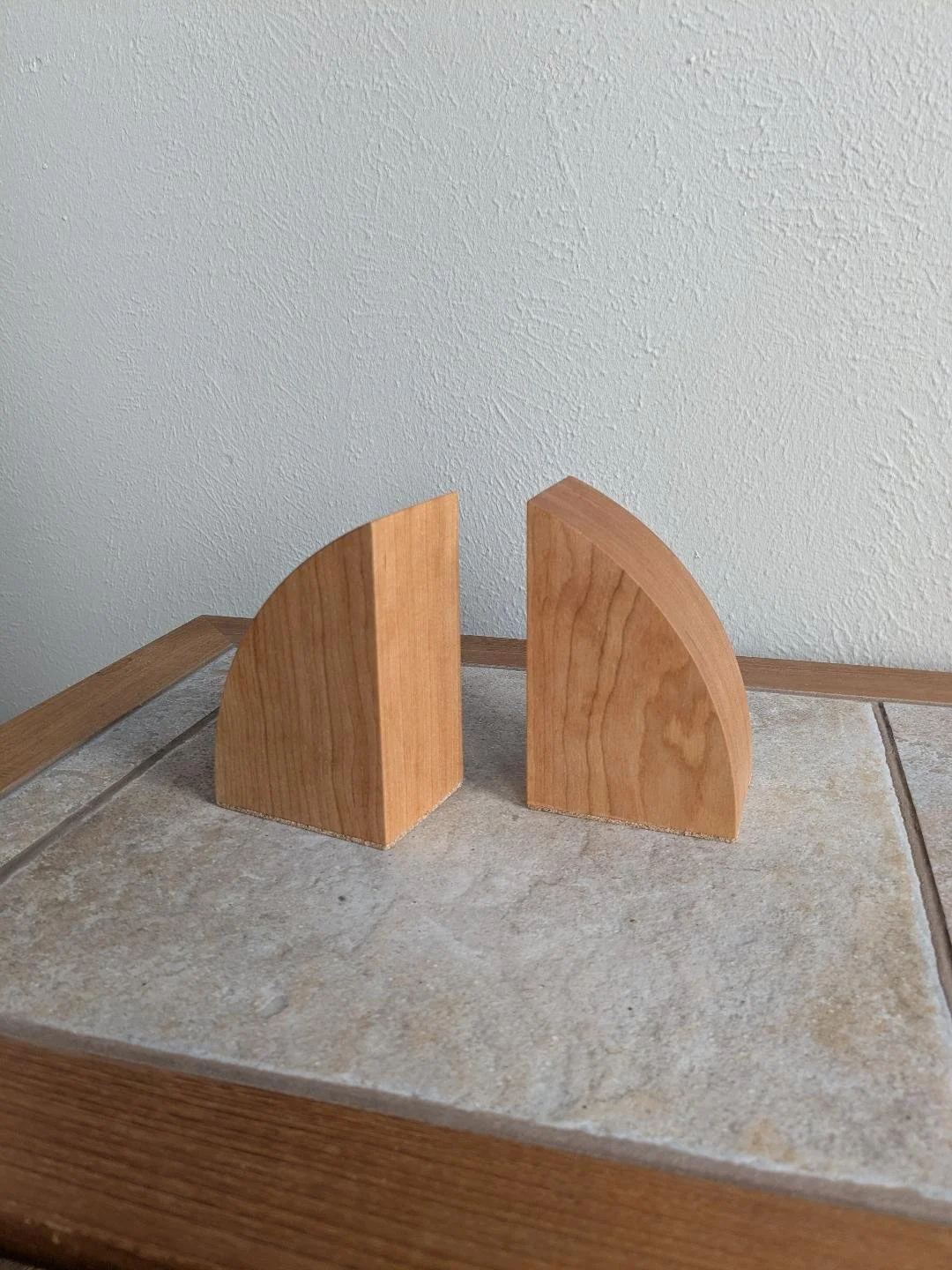 Quinto Acuto bookends.jfif