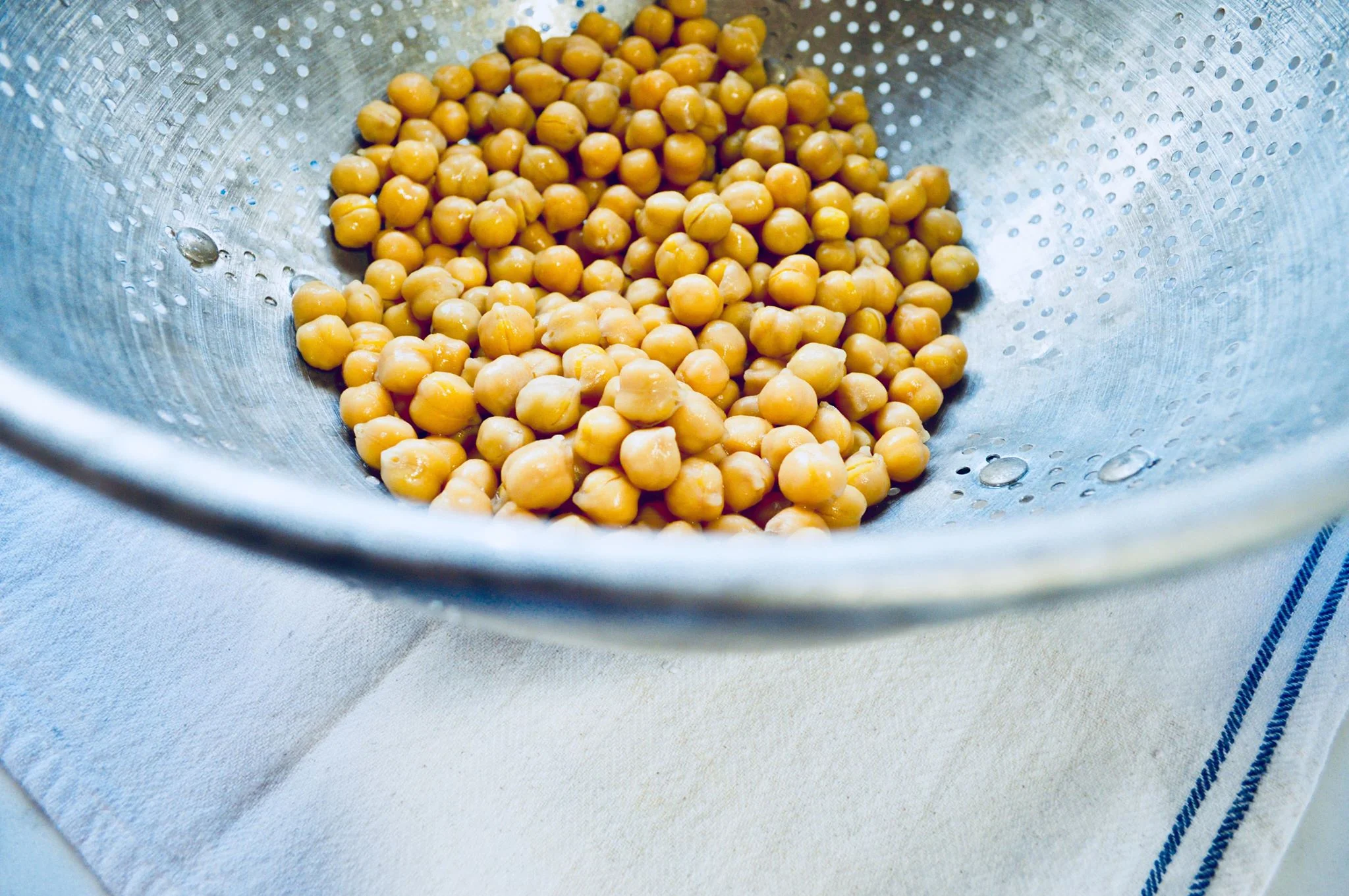 chickpeas, garbanzo, salad, colander 
