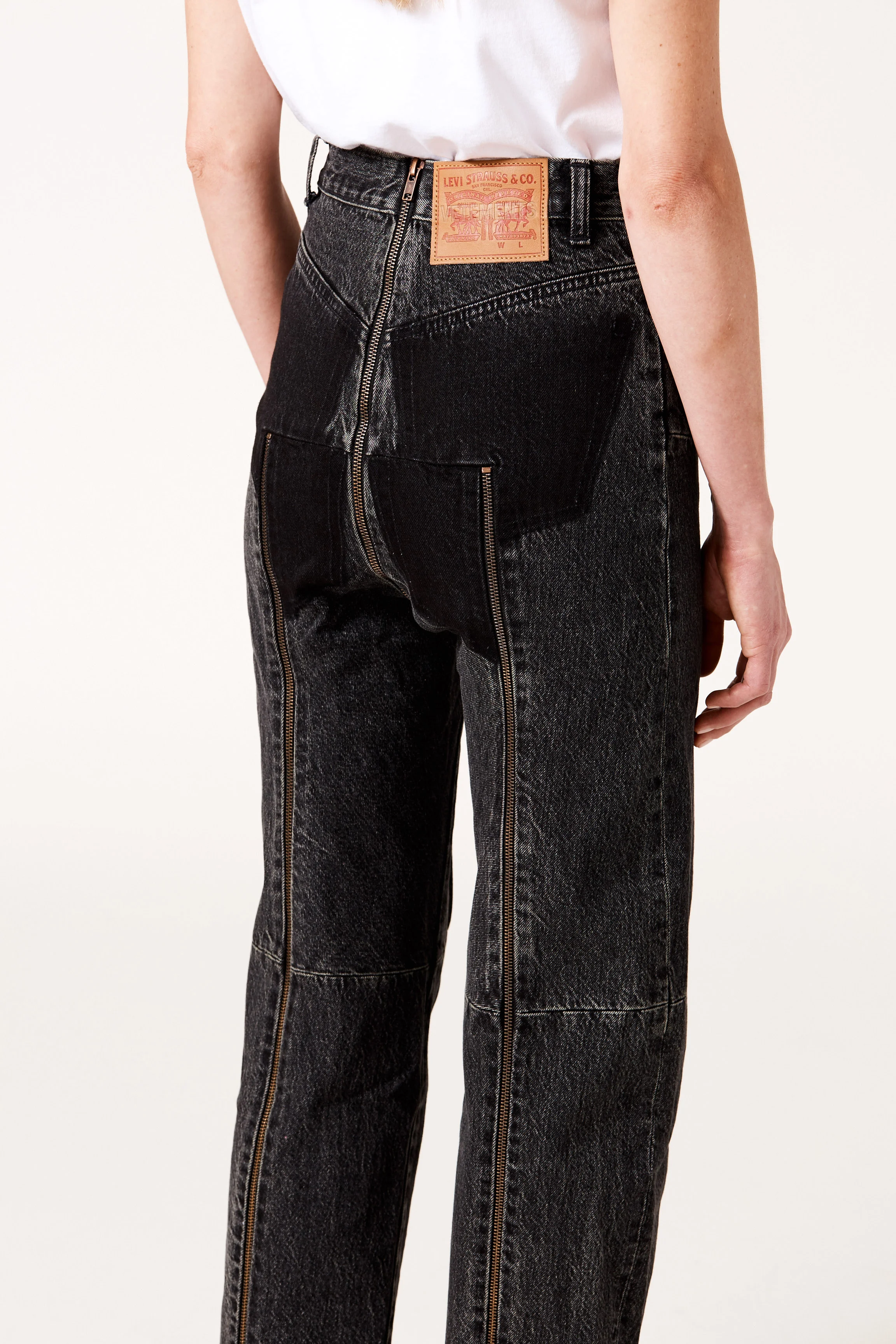 *17_H1_VETEMENTS_W4_DETAIL_30717.jpg